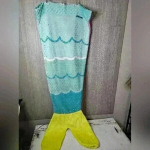 Excellent Preowned  Blankie Tails mermaid Blanket The Original Mermaid Blanket.